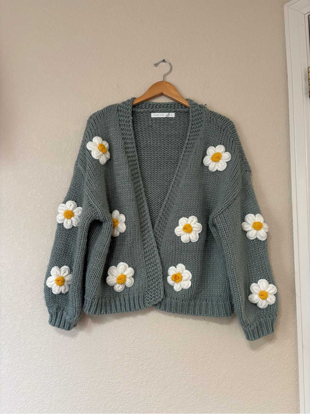 Altar'd State Jennie 3D Flower Chunky Oversized Cardigan size XS